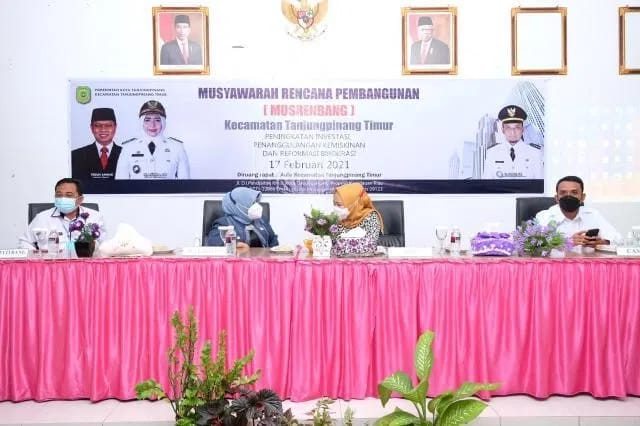 Rahma dan Weni Duduk Berdampingan Membuka Musrenbang di Kecamatan Tanjungpinang Timur