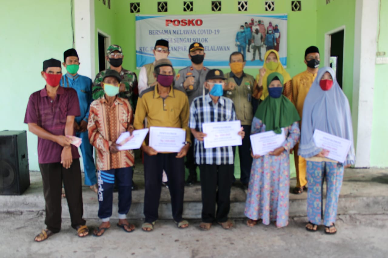 Desa Sungai Solok Salurkan BLT DD Tahap III untuk Warga Terdampak Covid19