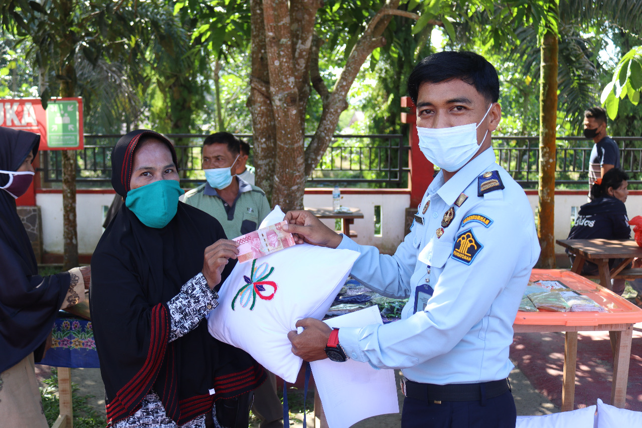 Perdana Buka Lapak, Pengunjung Antusias Membeli Produk Warga Binaan Lapas Bangkinang