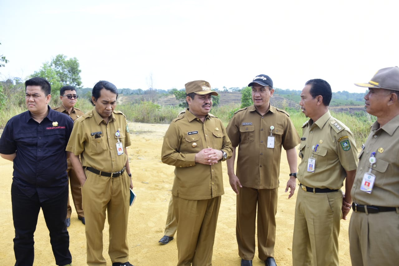 Tinjau Jalan Lingkar Barat di Balai Raja, Bupati Bengkalis Kaget