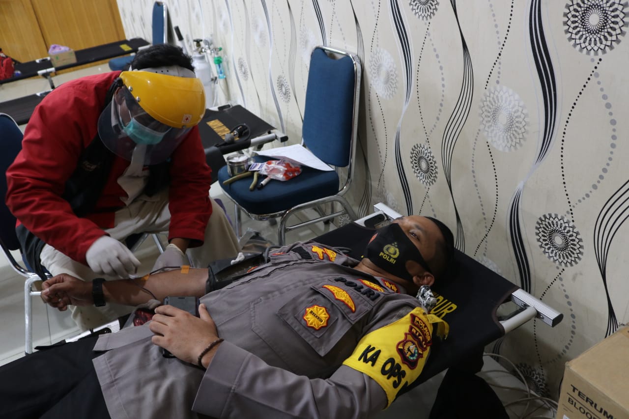 Peringati Hari Polwan, Polres Dumai dan Jajaran Selenggarakan Baksos Donor Darah