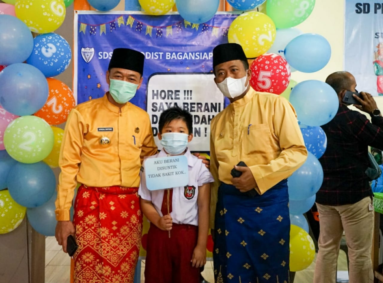 Bupati Bersama Wabup Rohil Tinjau Vaksinasi Anak di SD Perguruan Methodist