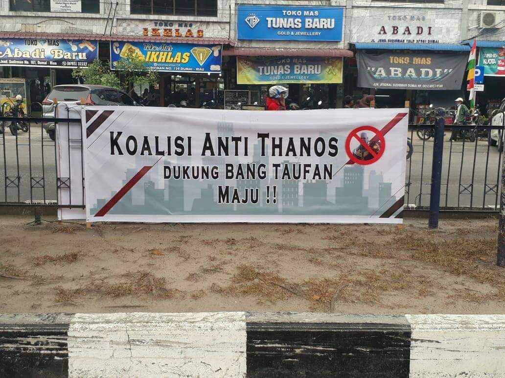 Spanduk ''Nyeleneh'' Bang Taufan Buat  Warga Dumai Penasaran
