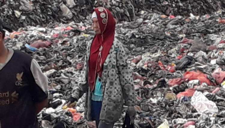 Nenek Nurmah, Si Pemulung TPA Sungai Beringin yang Sering Kemalingan