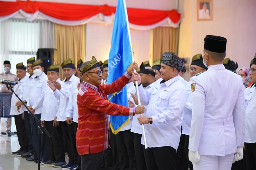 Ketua Umum PWI Pusat Lantik Pengurus PWI Provinsi Riau Masa Bakti 2022-2027