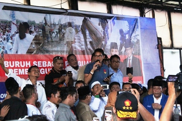 Ribuan Warga Dumai Sambut Sandiaga Uno