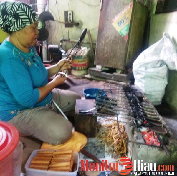 Nikmatnya Kue Semprong Bude Boniam Hingga Mancanegara