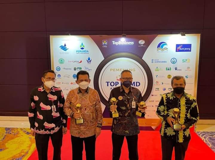 Gubernur Kepri Terima Penghargaan Top Pembina BUMD 2021
