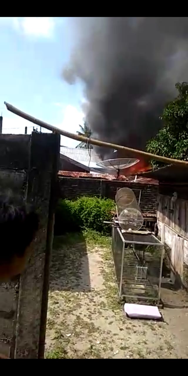 Si Jago Merah Mengamuk hingga 5 Buah Rumah Rata dengan Tanah