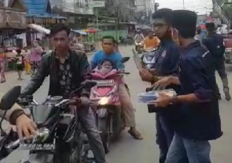 PWI Inhil Berbagi Masker dan Imsakiyah