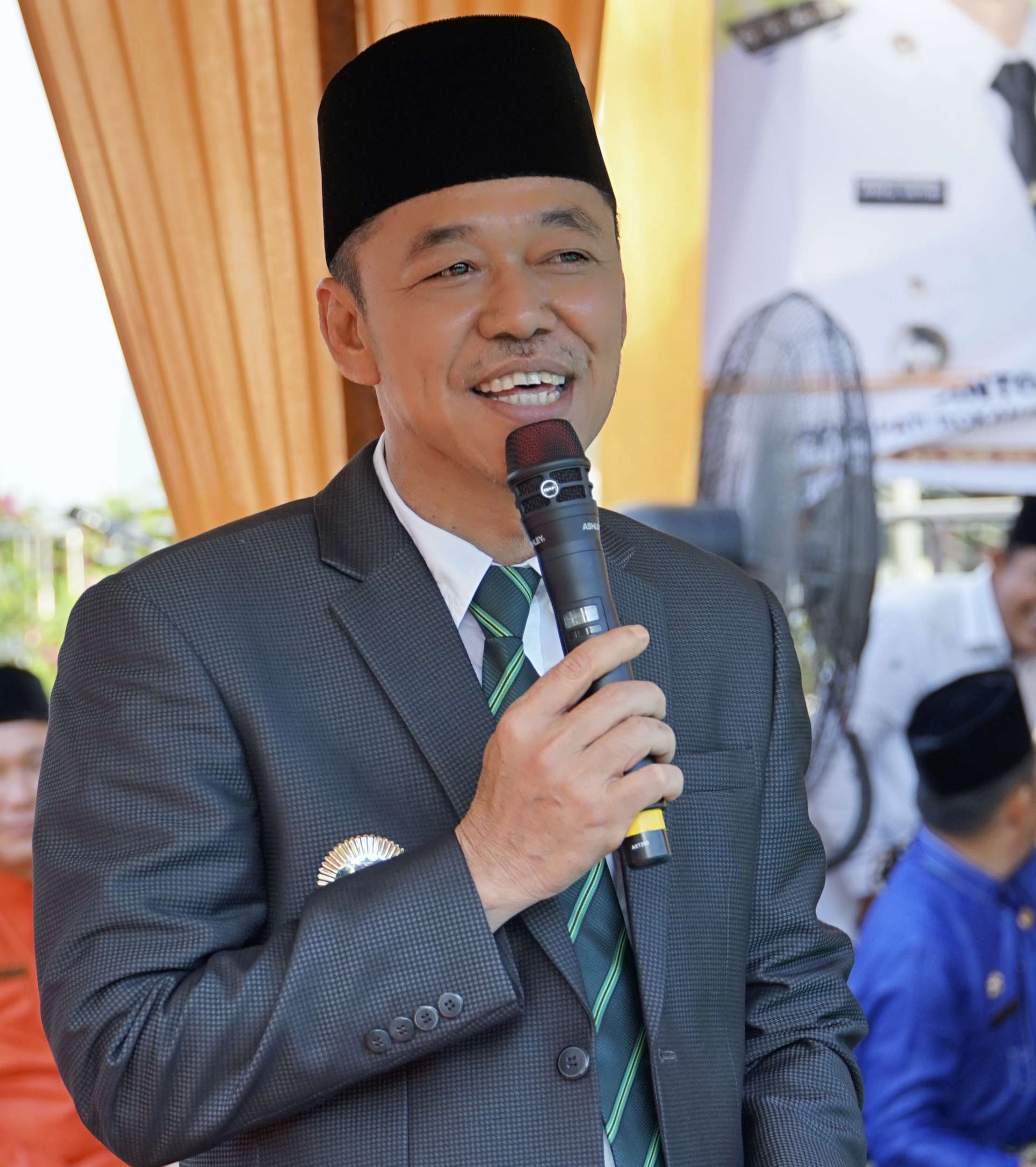 Bupati Rohil Afrizal Sintong Janjikan Tahun 2024 Gaji RT/RW Naik