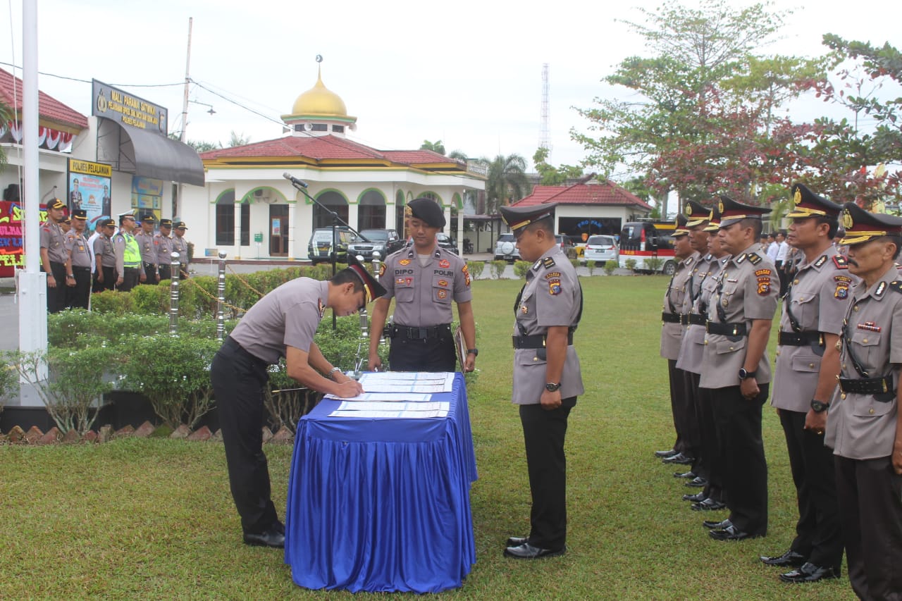 Polres Pelalawan Lakukan Sertijab 1 Kabag dan 5 Kapolsek