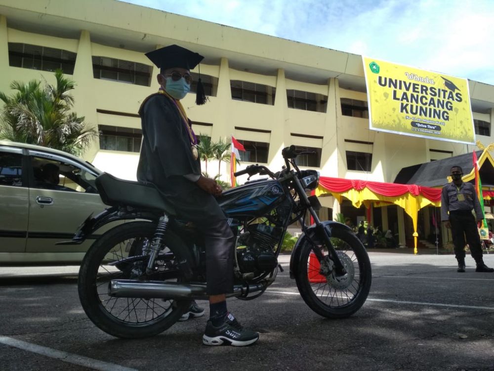 Terapkan Prokes, Unilak Gelar Wisuda Drive Thru