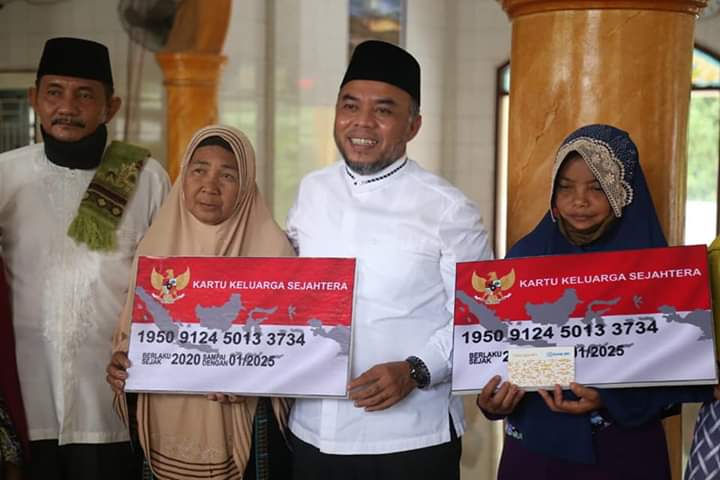 Bupati Labuhanbatu Serahkan Empat Program Bantuan untuk Seribu Warga