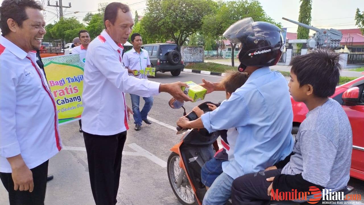 Pelindo I Cabang Dumai Bagi - Bagi Takjil