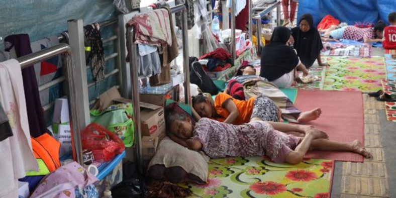 Puluhan Ribu Keluarga Korban Banjir Bekasi Masih Mengungsi