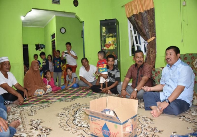 Bupati Amril, Kunjungi Rumah Keluarga Korban Lakalantas