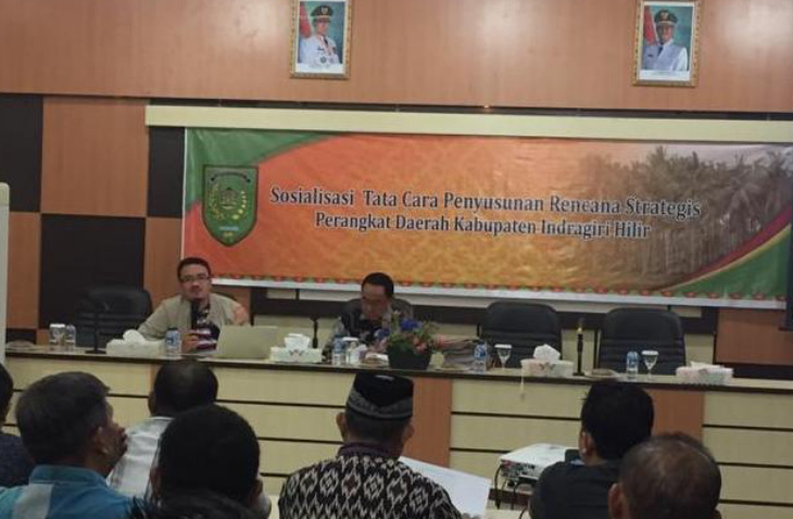 Bupati Inhil Hadiri Sosialisasi Penyusunan Renstra Hingga Dini Hari