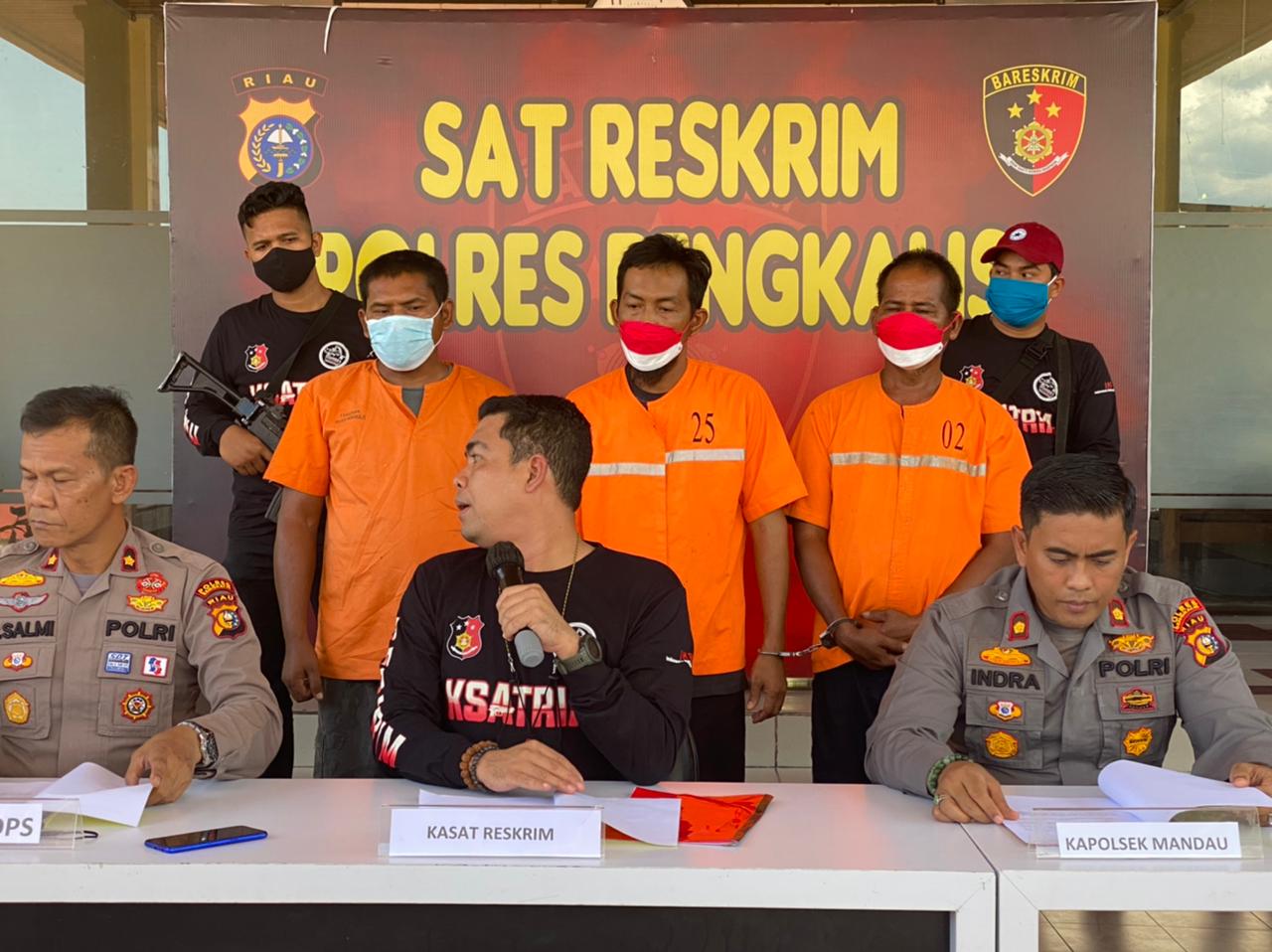 Reskrim Polsek Mandau Bekuk 3 Orang Pelaku Curian Besi Milik PT PHR