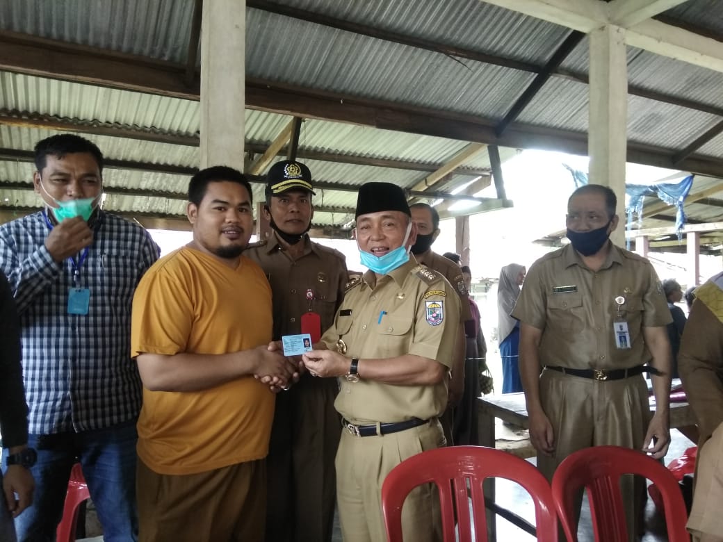 Bupati Pelalawan Hadiri Pengobatan Gratis Dan Pelayanan Administrasi Kependudukan