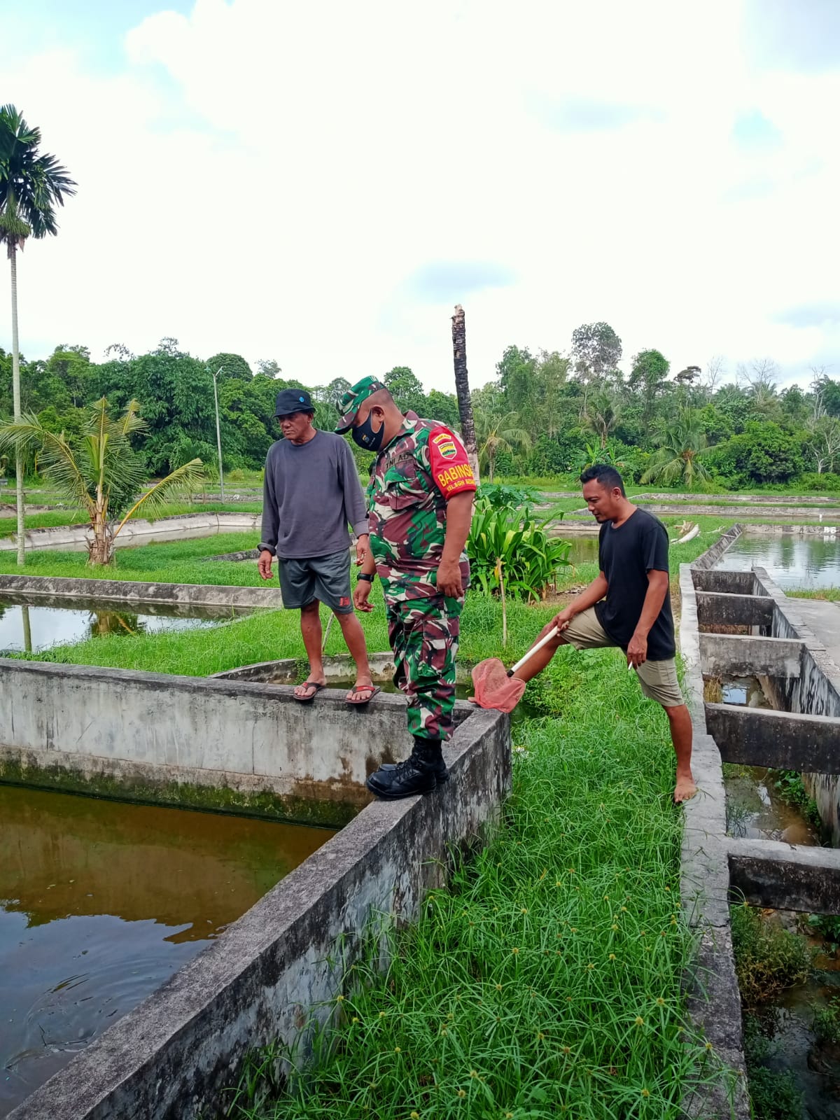 Peduli Peternak Ikan, Sertu Sareh Lakukan Pendampingan