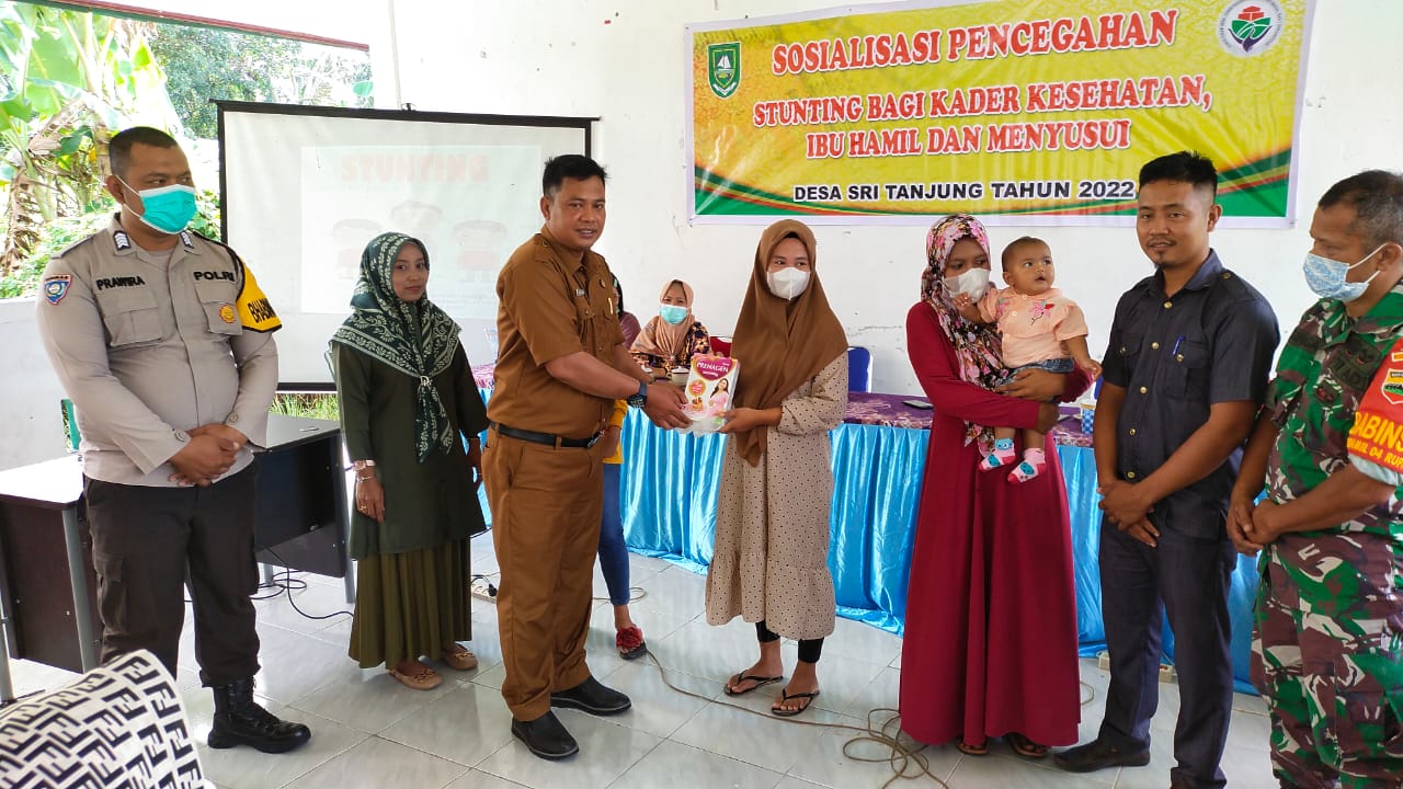 Gelar Kegiatan Stunting, Kades Sri Tanjung Beri Makanan Bergizi