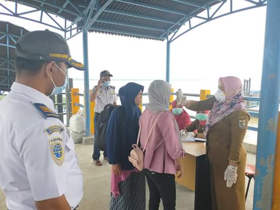 Pelabuhan Pemyalai Terapkan Periksa Suhu Tubuh Bagi Penumpang