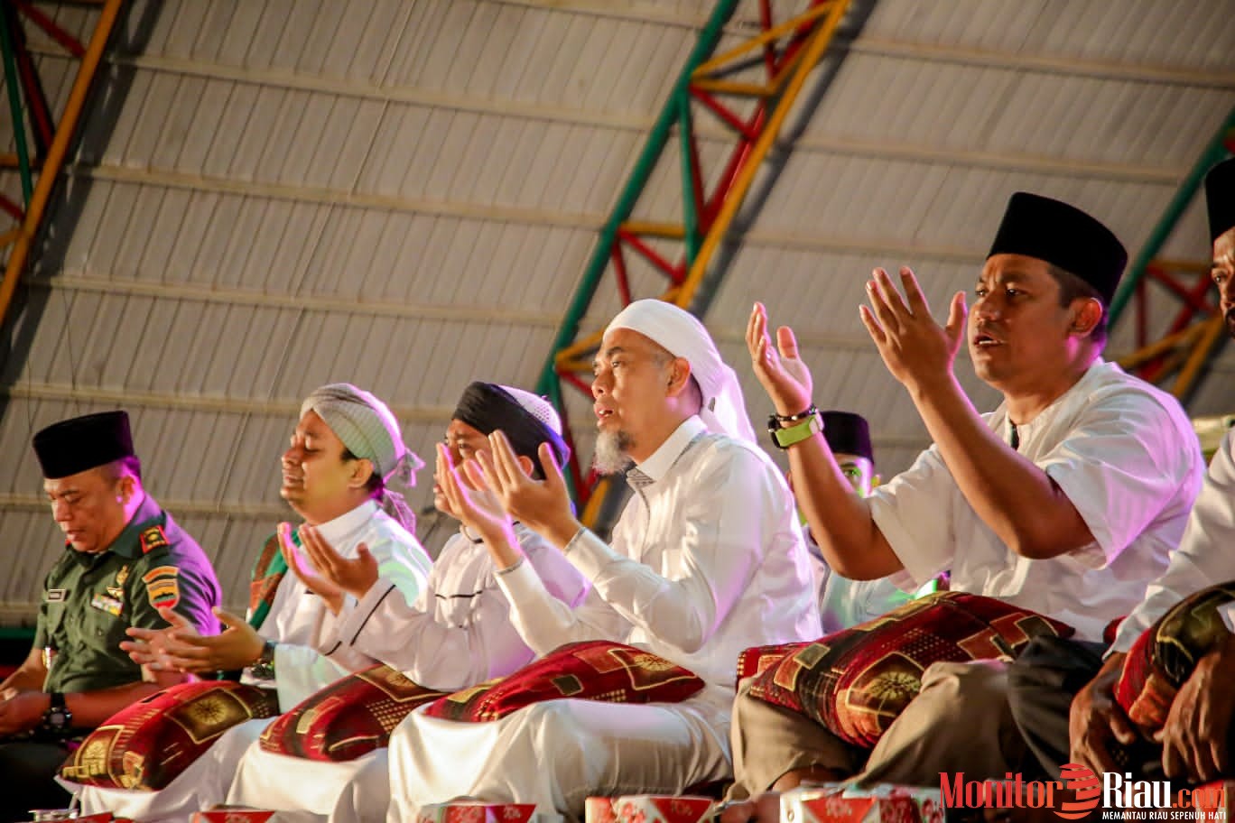 Wali Kota Dumai dan Ribuan Santri Lantukan Shalawat Nabi