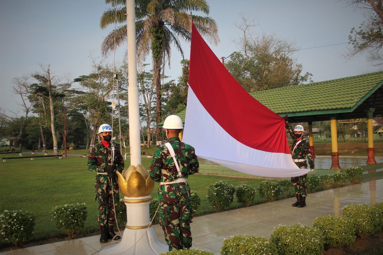 YONIF 132/BS Gelar Upacara Bendera Mingguan Setiap Senin