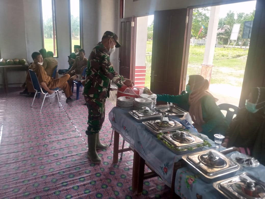 Ibu PKK di Pekaitan Setiap Hari Siapkan Makanan untuk Satgas TMMD