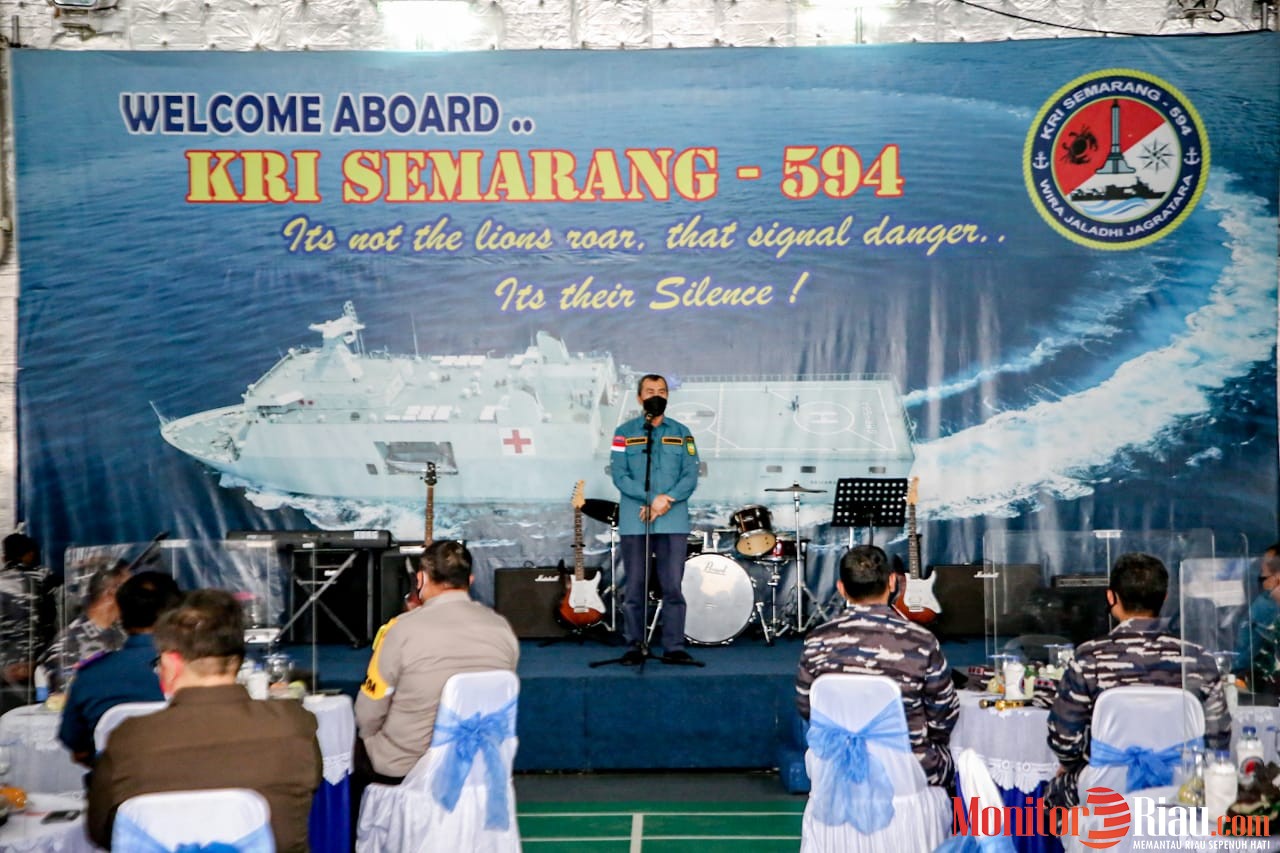 Tangani Covid-19, Riau Dapat Bantuan Oksigen Dari KRI Semarang-594
