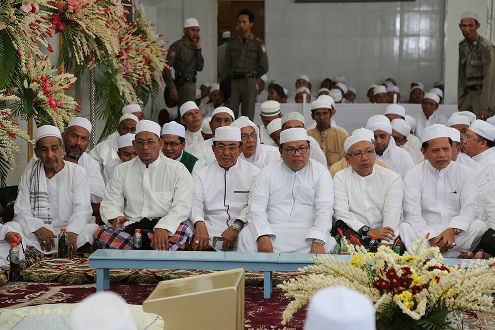 Bupati Inhil Hadiri Haul KH Muhammad Zaini di Kalsel