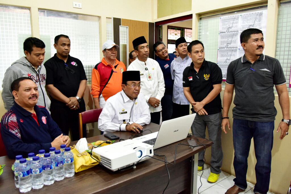 Bupati Inhil Teken Tombol Penayangan Paket Lelang 2017