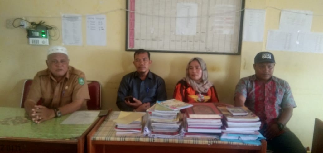 Tak Terima Anaknya Dituding Ada Kelainan, Orang Tua Murid SDN 7 Bathin Solapan Labrak Kepala Sekolah