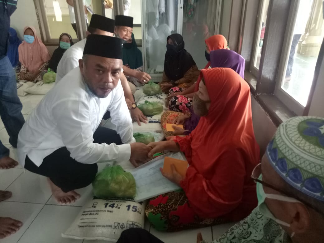 Bupati Labuhanbatu Berikan Bantuan di Tiga Kecamatan