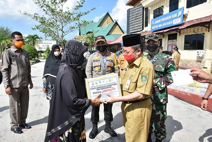 Sambut Ramadhan, Bhakti Sosial Peduli Covid-19, Polres Bengkalis Bagikan Sembako
