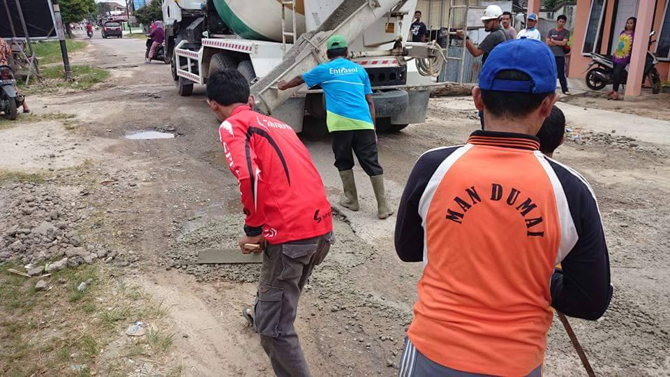 Bantu Masyarakat Dengan Inisiatif Sendiri
