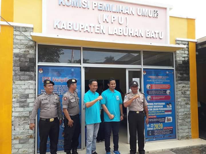 Ribuan Massa Pendukung Suhari dan Irwan Dampingi Pendaftaran di KPU