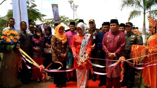Sukiman Buka Pameran Pembangunan Rohul Expo