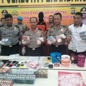 Parah..!!! Uang Miliaran dan Sabu di Kampung Dalam Milik Seorang Wanita