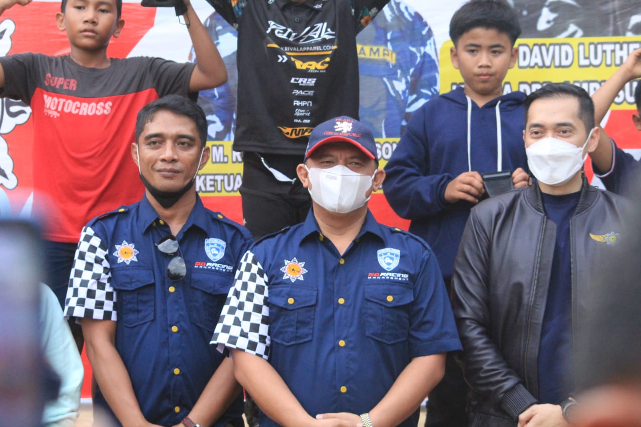 Bupati Erik Adtrada Tutup Perlombaan Motocross DPD AMPI Sumut