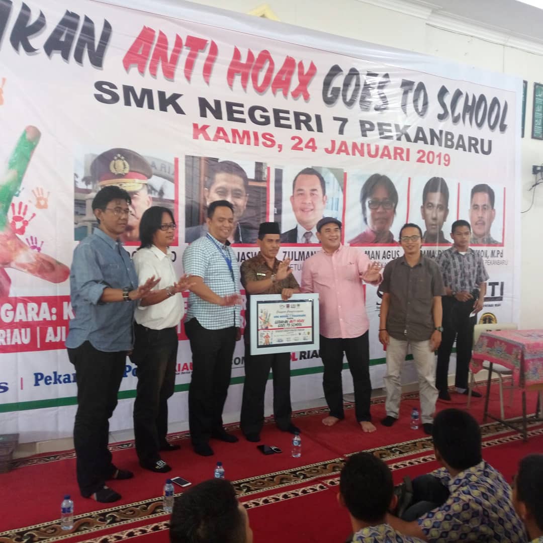 Gerakan Anti Hoax Goes to School di SMK 7 Pekanbaru