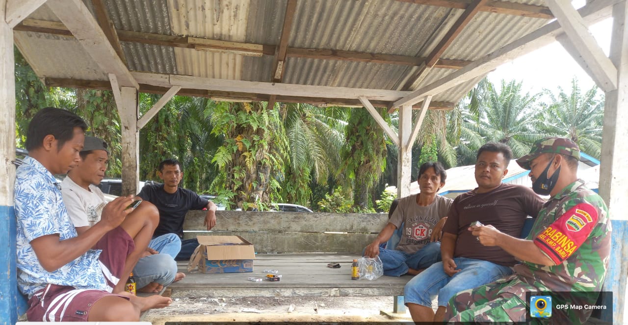 Babinsa Kelurahan Bukit Kapur Laksanakan Komsos