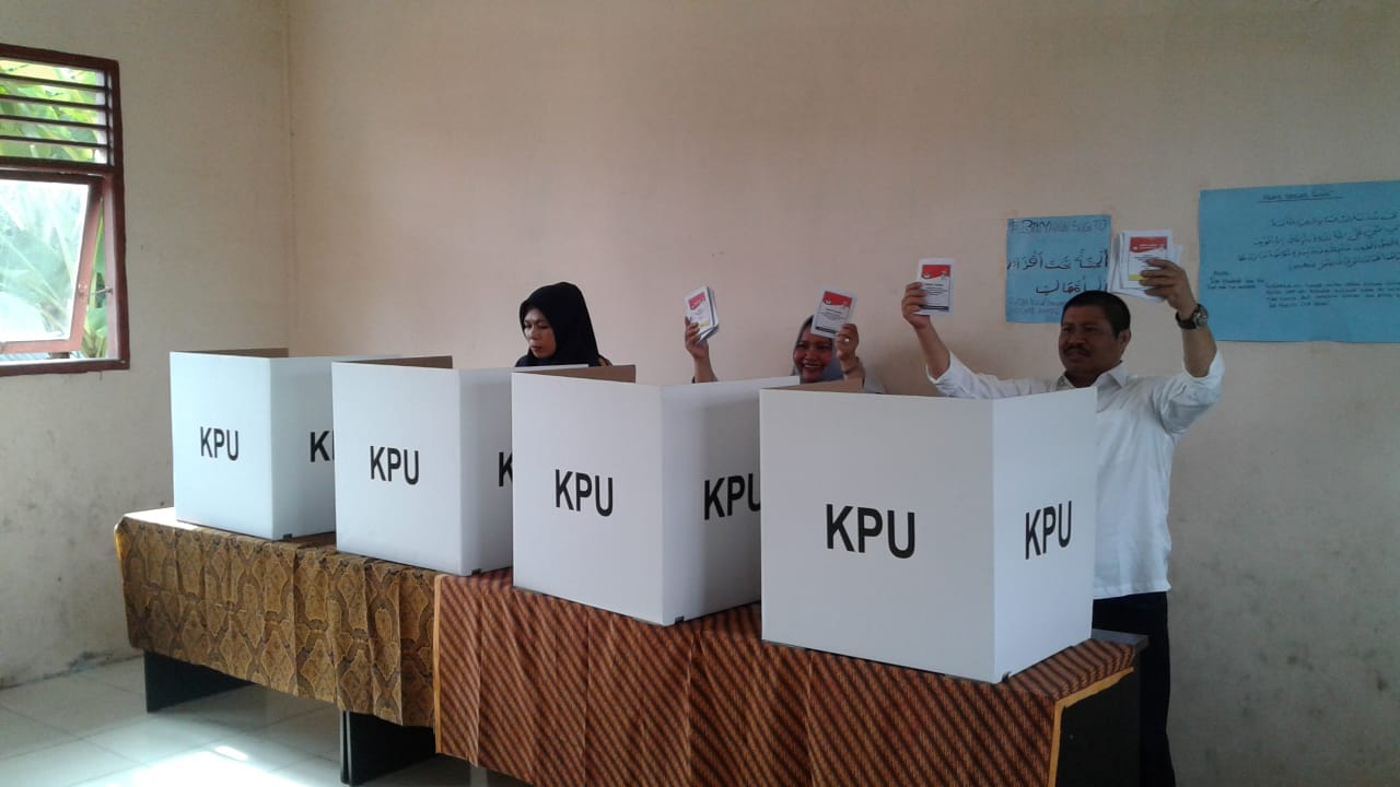 Bupati Amril Mukminin Tinjau Pelaksanaan Pemilu 2019