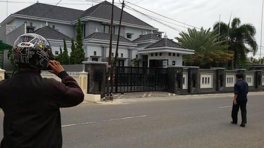 Waduh...!!! Rumah Ketua NasDem Riau Dilempar Molotov