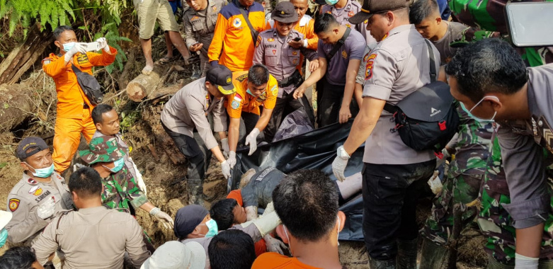 Korban Tertimbun Tanah Longsor di Rohul Akhirnya Ditemukan