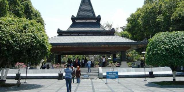 Makam Bung Karno Menjelma Jadi Destinasi Wisata Populer