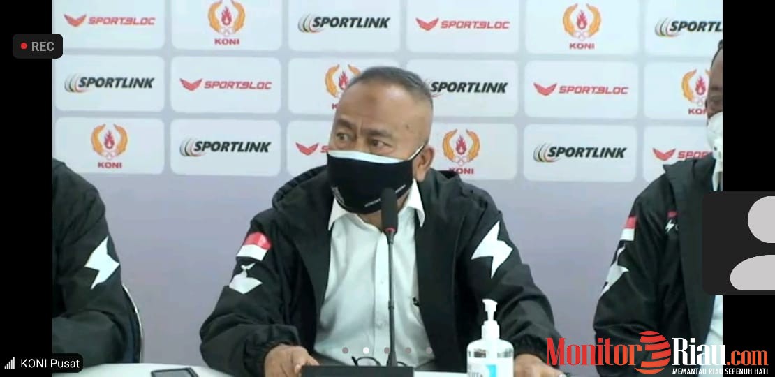 Ketua Umum PWI Pusat Atal S Depari Terima Penghargaan Anugerah Olahraga