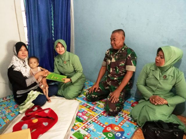 Ketua Persit Kodim 0320 Dumai Kunjungi Penderita Gizi Buruk