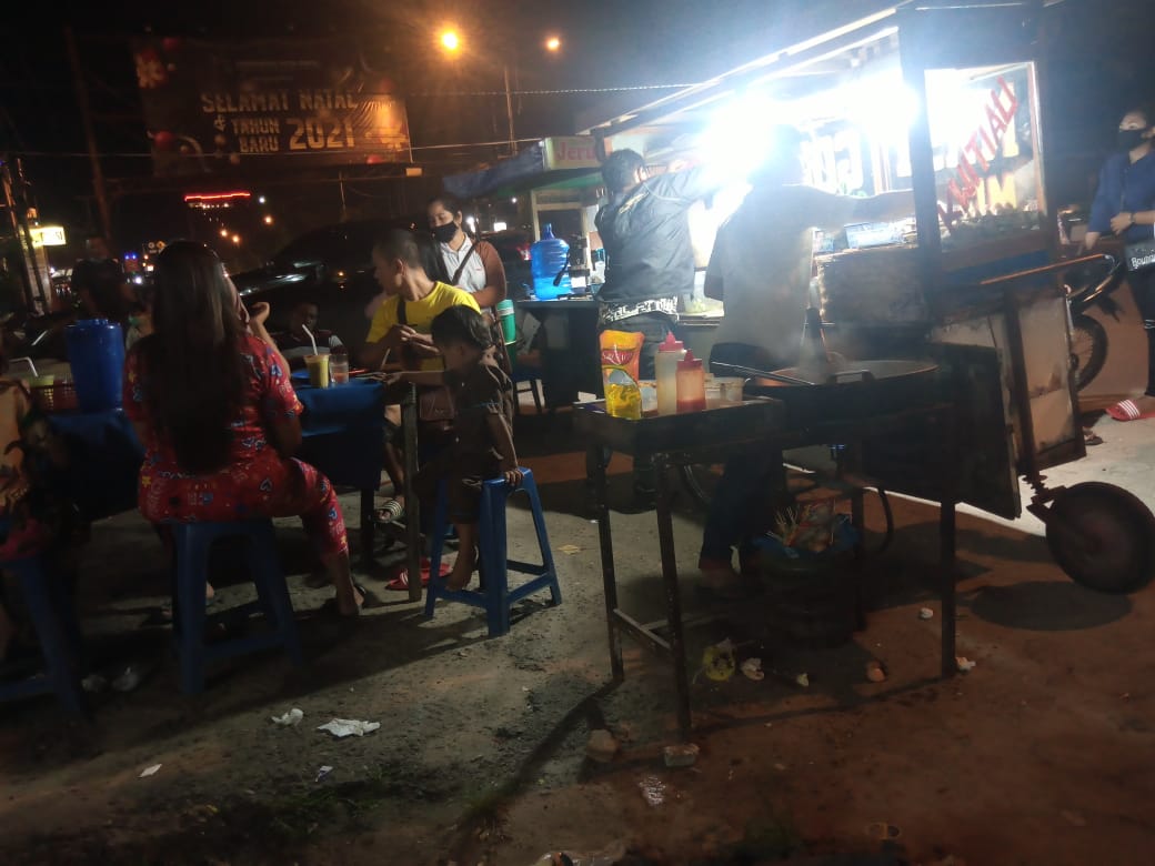 Awal Tahun Baru 2021, Kuliner Kaki Lima Ramai Pembeli